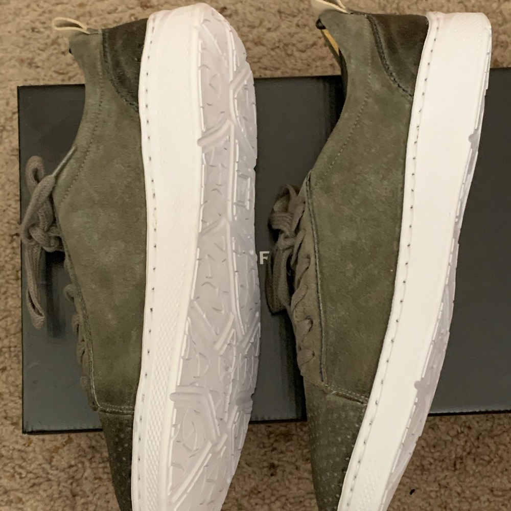 Sneakers - Picture 2 of 5